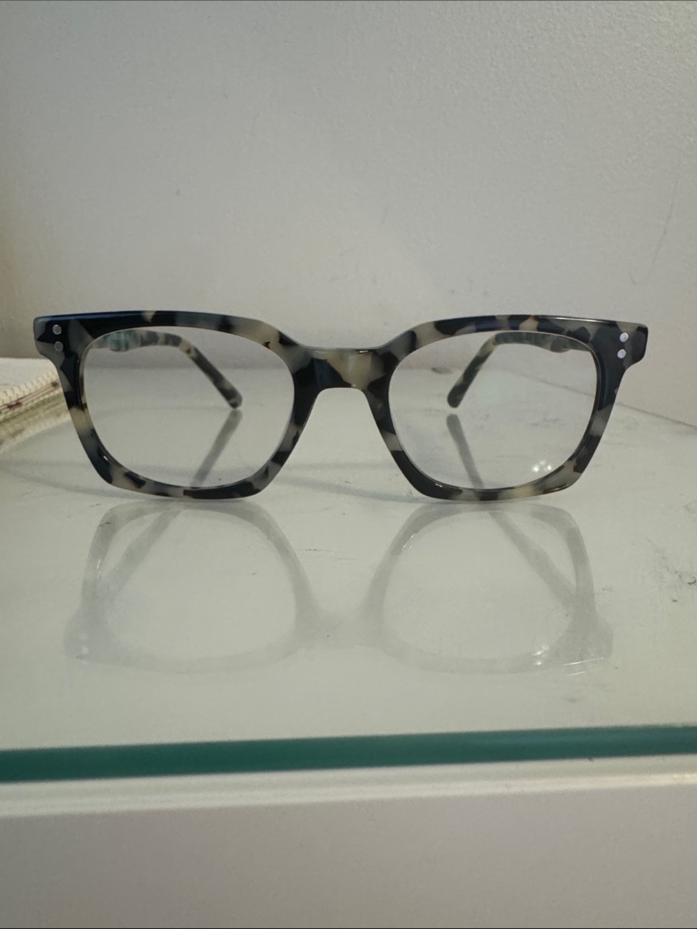 YES LOOK Gray white black Tortoiseshell Bluelight Eyeglasses. Non prescription.